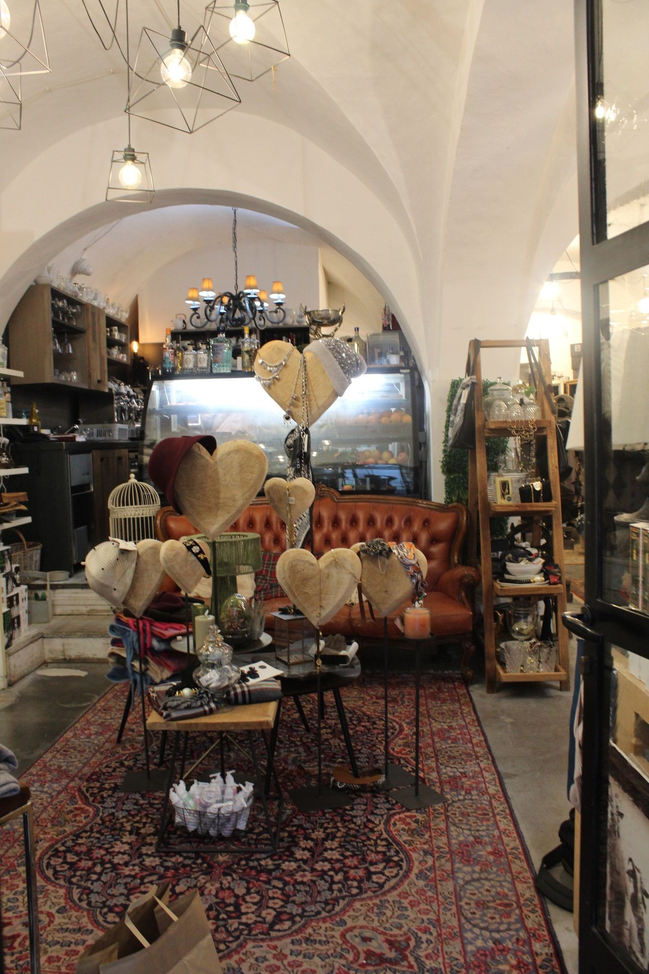 Uno spazio intimo e rilassato dove assaporare tè selezionati e dolci artigianali.