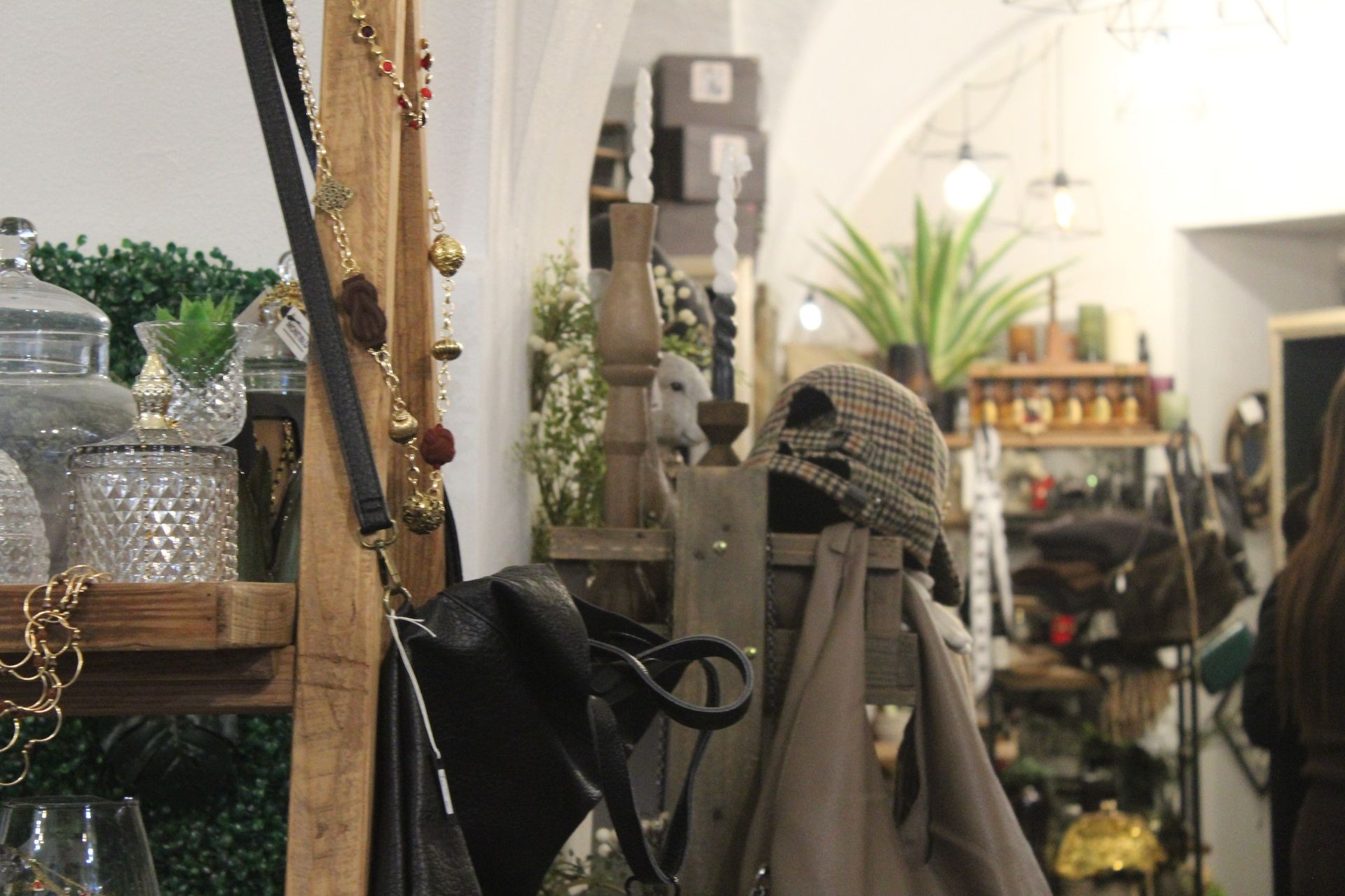 Un concept store dedicato a moda, design e oggetti ricercati, scelti con stile e attenzione ai dettagli.